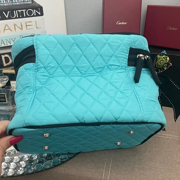 ✨Turquoise Quilted Zipper Cosmetic Train Case✨NWT - Picture 9 of 9